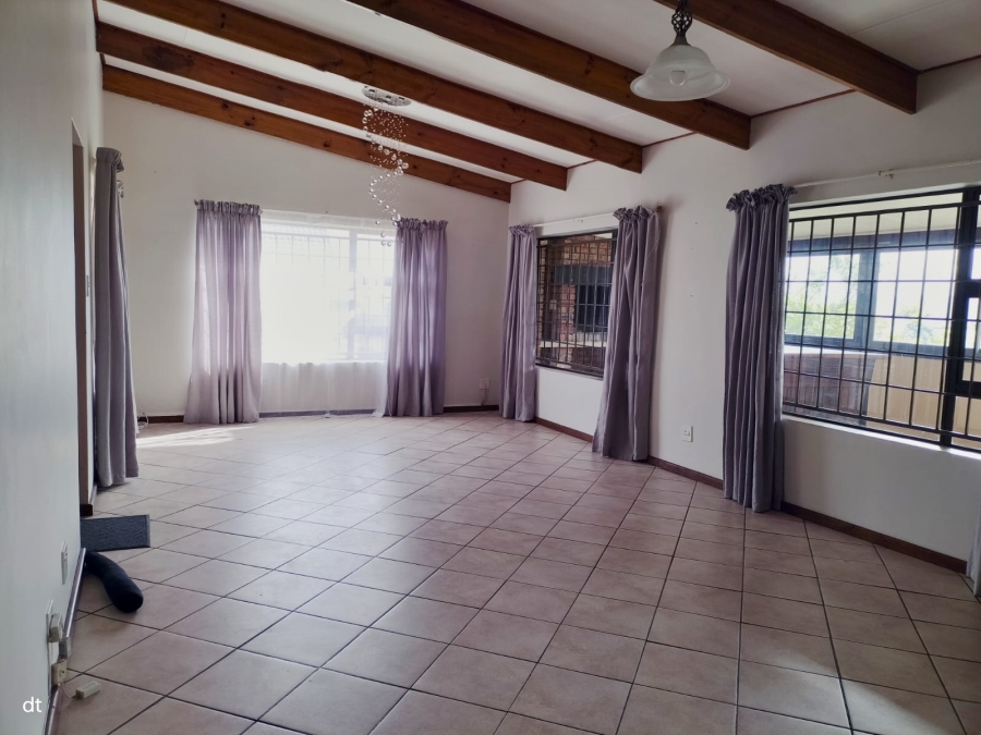 3 Bedroom Property for Sale in Fraaiuitsig Western Cape